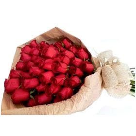Buquê Rústico com 36 Rosas Vermelhas 
