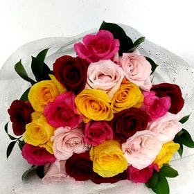 Buquê com 24 Rosas coloridas